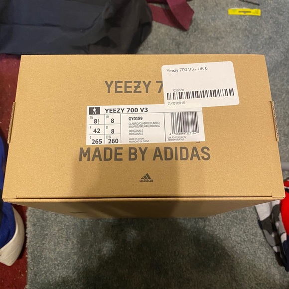 *SOLD*Yeezy 700 V3 - Picture 7 of 8